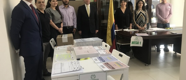 Consulado de Colombia en Abu Dhabi inició la jornada final del proceso electoral en el exterior para Congreso y consultas interpartidistas 2018