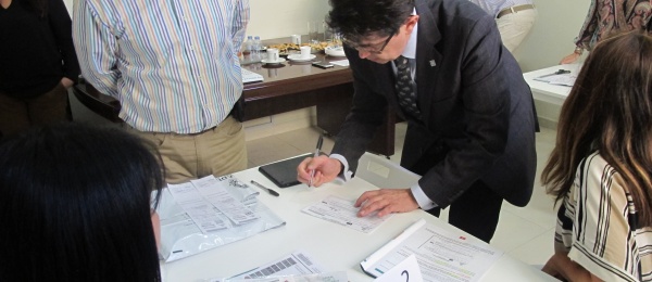 Colombianos en Abu Dhabi votaron el Plebiscito del 2 de octubre