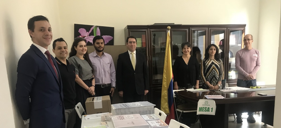 Consulado de Colombia en Abu Dhabi inició la jornada final del proceso electoral en el exterior para Congreso y consultas interpartidistas 2018