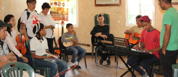 Consulado de Colombia en Maracaibo visitó a los niños de la Orquesta Binacional Infantil 